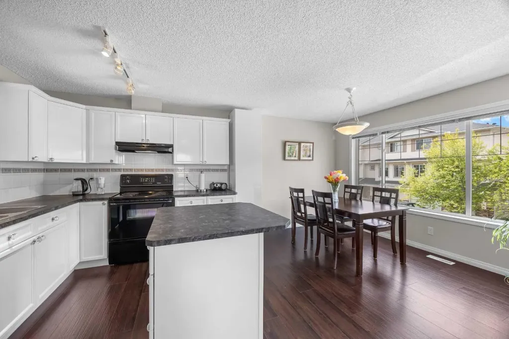 33 Country Hills Cove NW Calgary AB T3K 5G7