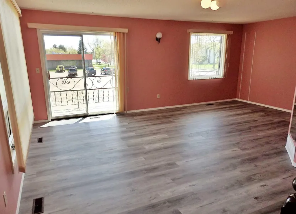 5402 50 Avenue Vermilion AB T9X 1V2
