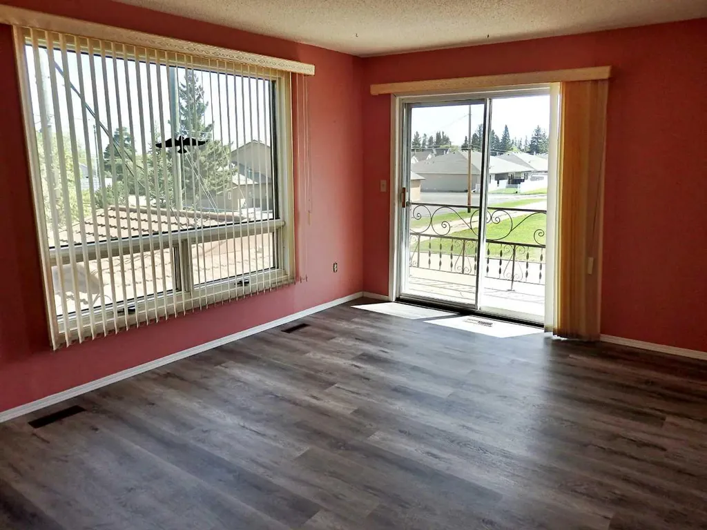 5402 50 Avenue Vermilion AB T9X 1V2