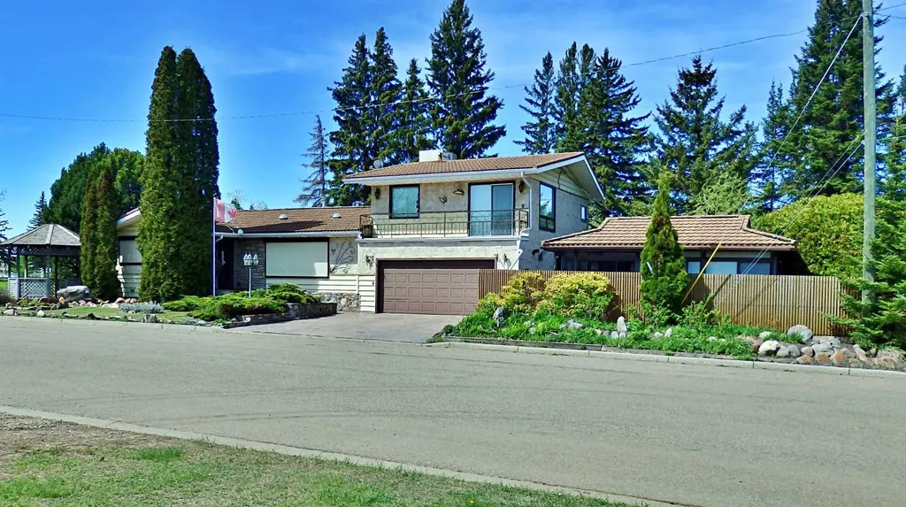 5402 50 Avenue Vermilion AB T9X 1V2