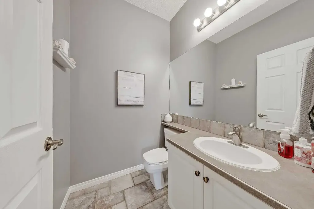 48 Promenade Way SE Calgary AB T2Z 3R4
