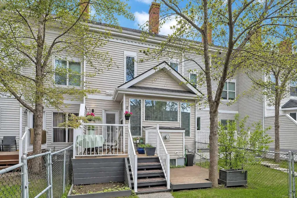 48 Promenade Way SE Calgary AB T2Z 3R4