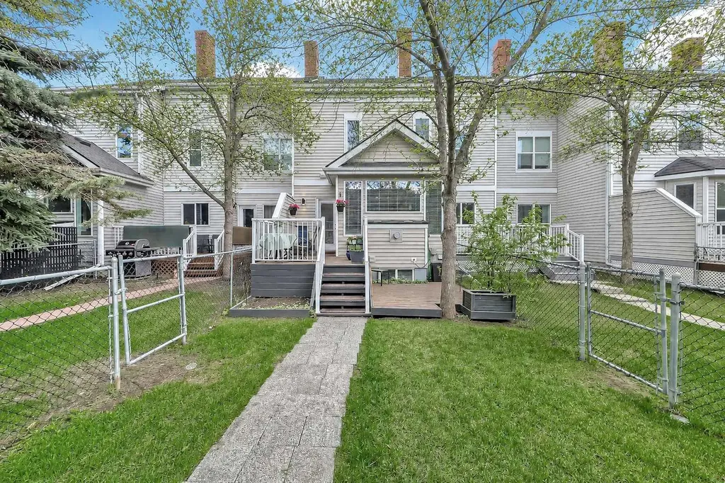 48 Promenade Way SE Calgary AB T2Z 3R4