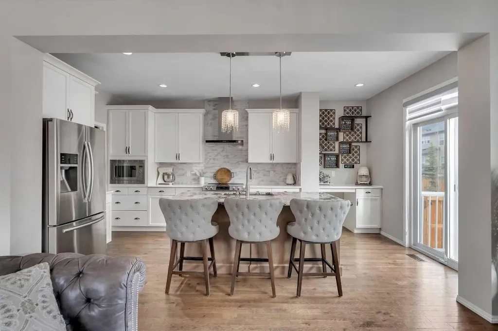 16 Nolancrest Circle NW Calgary AB T3R 0T8