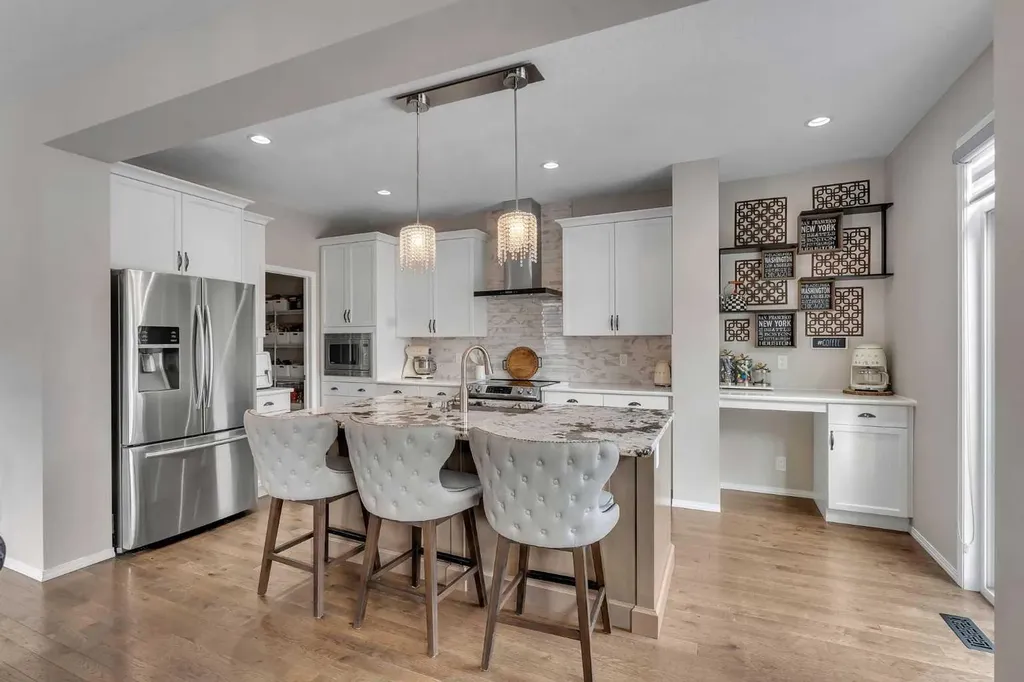 16 Nolancrest Circle NW Calgary AB T3R 0T8