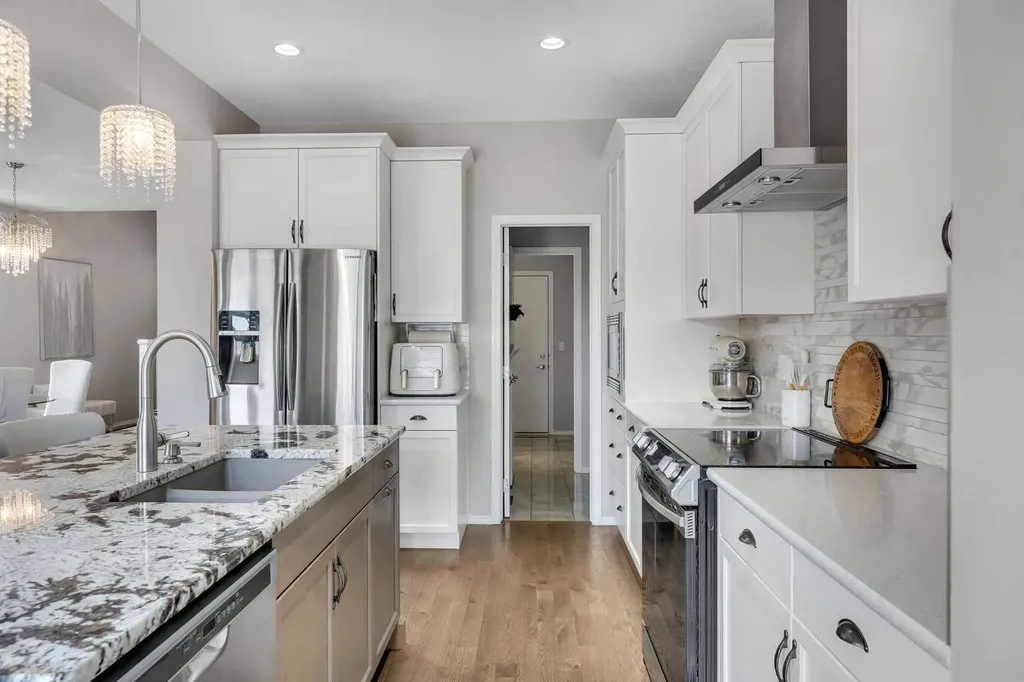 16 Nolancrest Circle NW Calgary AB T3R 0T8