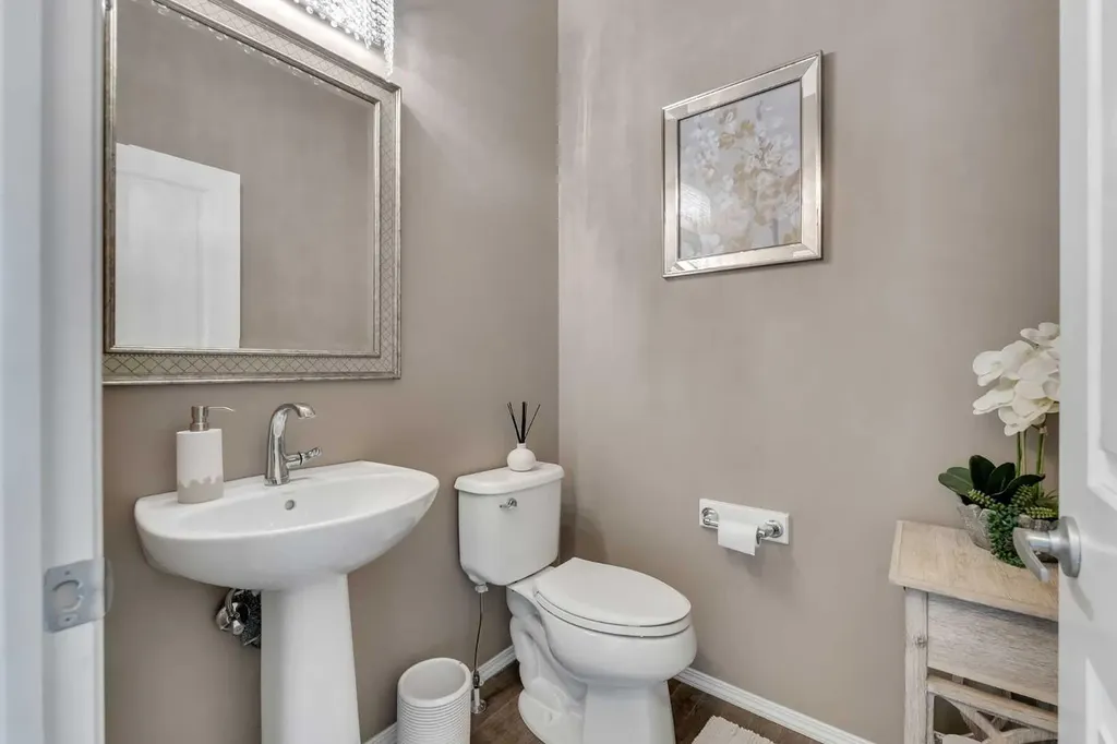 16 Nolancrest Circle NW Calgary AB T3R 0T8