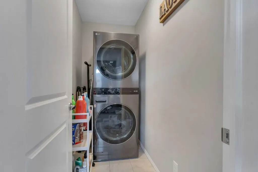 16 Nolancrest Circle NW Calgary AB T3R 0T8