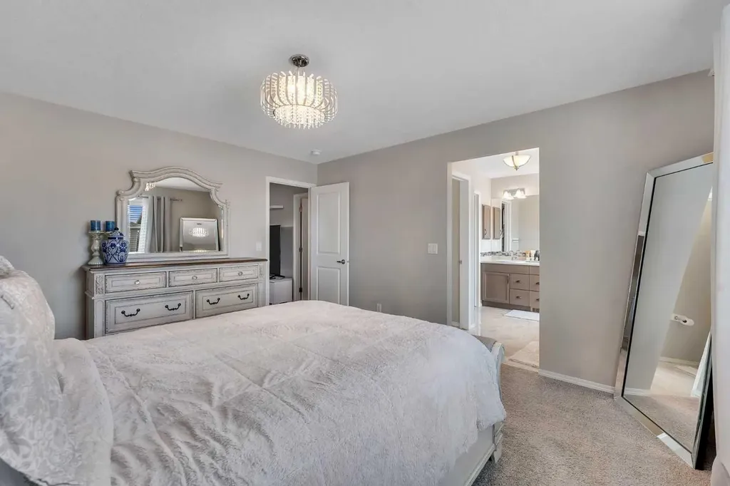16 Nolancrest Circle NW Calgary AB T3R 0T8
