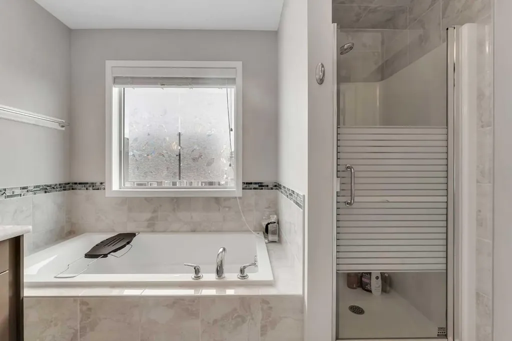 16 Nolancrest Circle NW Calgary AB T3R 0T8