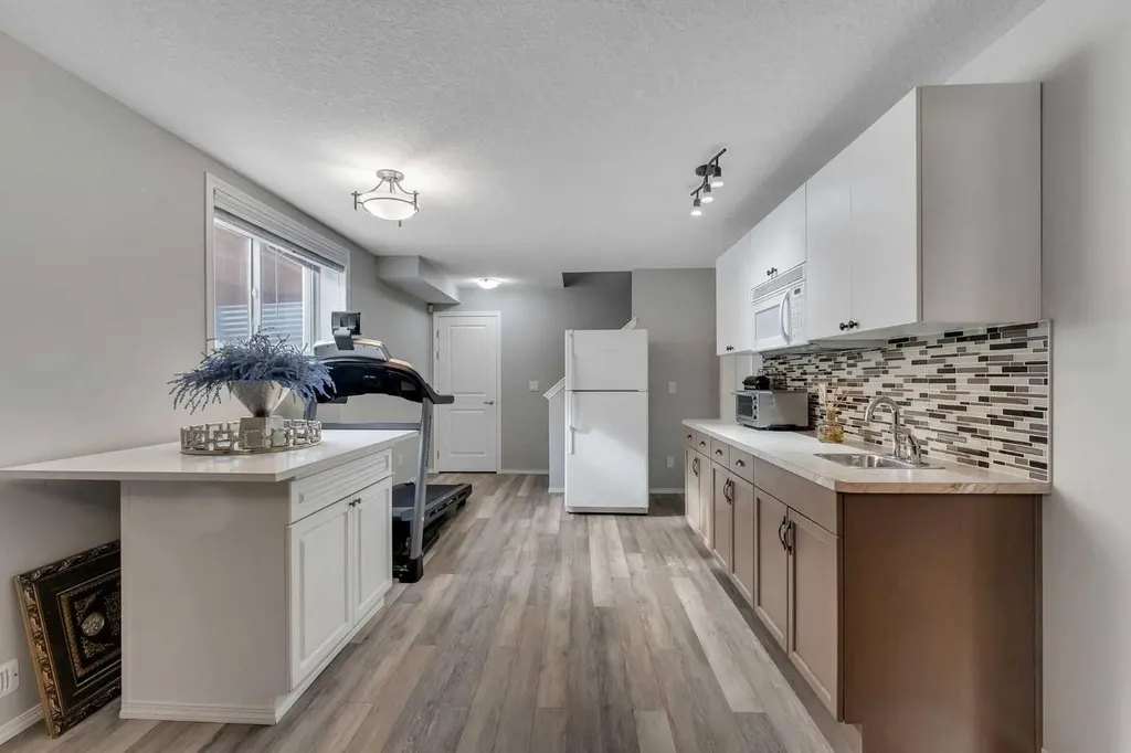 16 Nolancrest Circle NW Calgary AB T3R 0T8