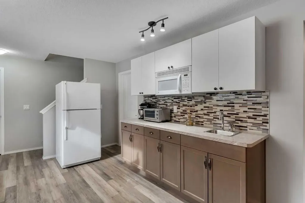 16 Nolancrest Circle NW Calgary AB T3R 0T8