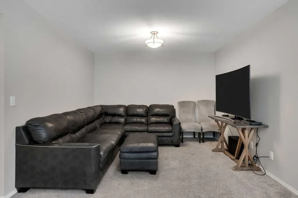 16 Nolancrest Circle NW Calgary AB T3R 0T8