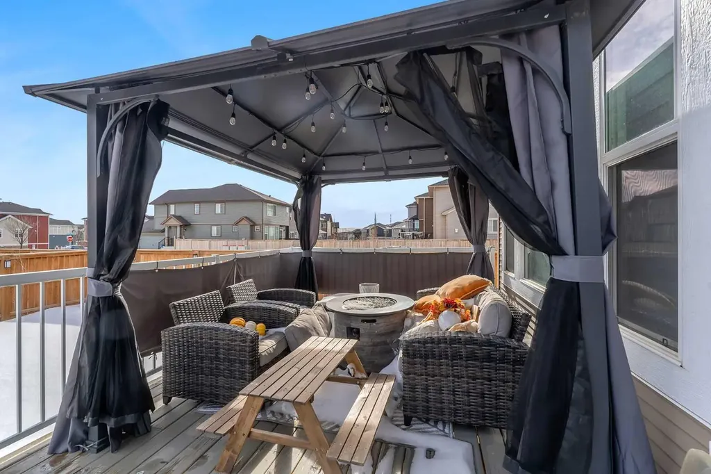 16 Nolancrest Circle NW Calgary AB T3R 0T8
