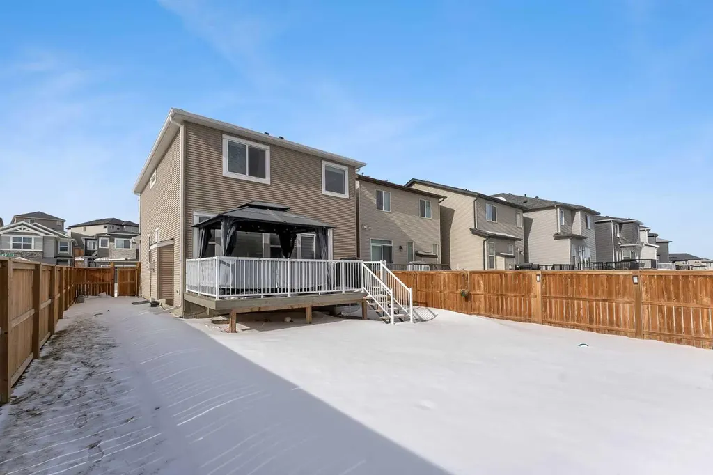 16 Nolancrest Circle NW Calgary AB T3R 0T8