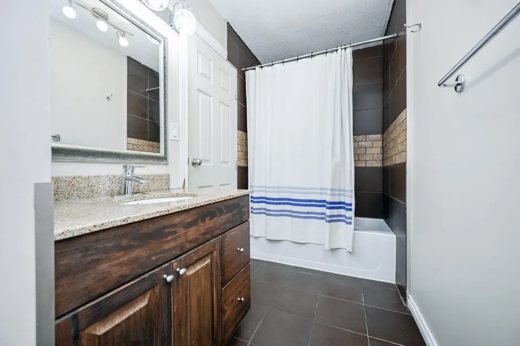 9433 121 Avenue Grande Prairie AB T8V 4R5
