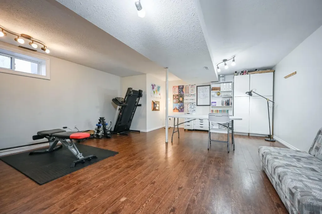9433 121 Avenue Grande Prairie AB T8V 4R5