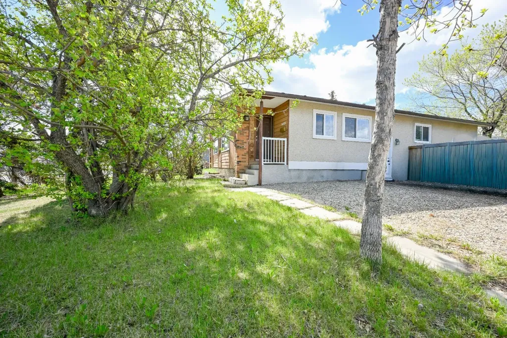 9433 121 Avenue Grande Prairie AB T8V 4R5