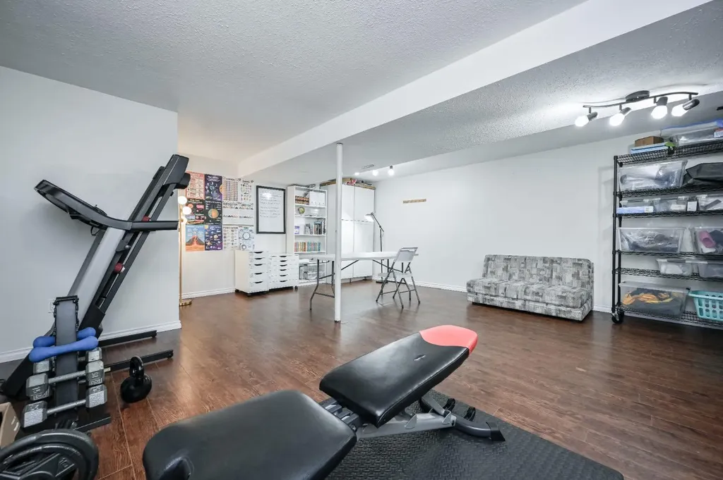 9433 121 Avenue Grande Prairie AB T8V 4R5