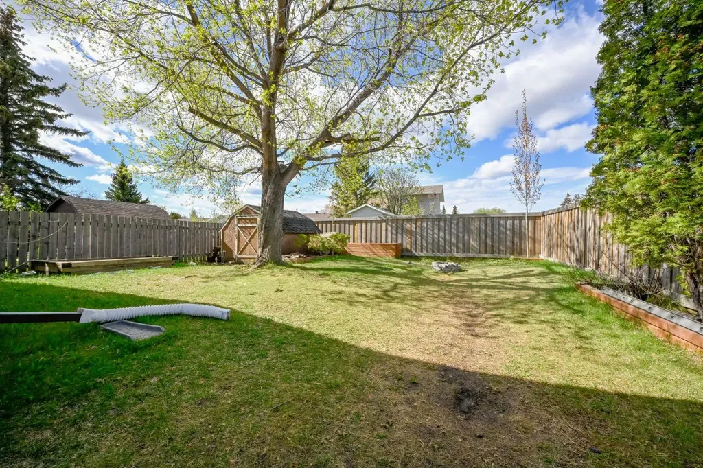 9433 121 Avenue Grande Prairie AB T8V 4R5