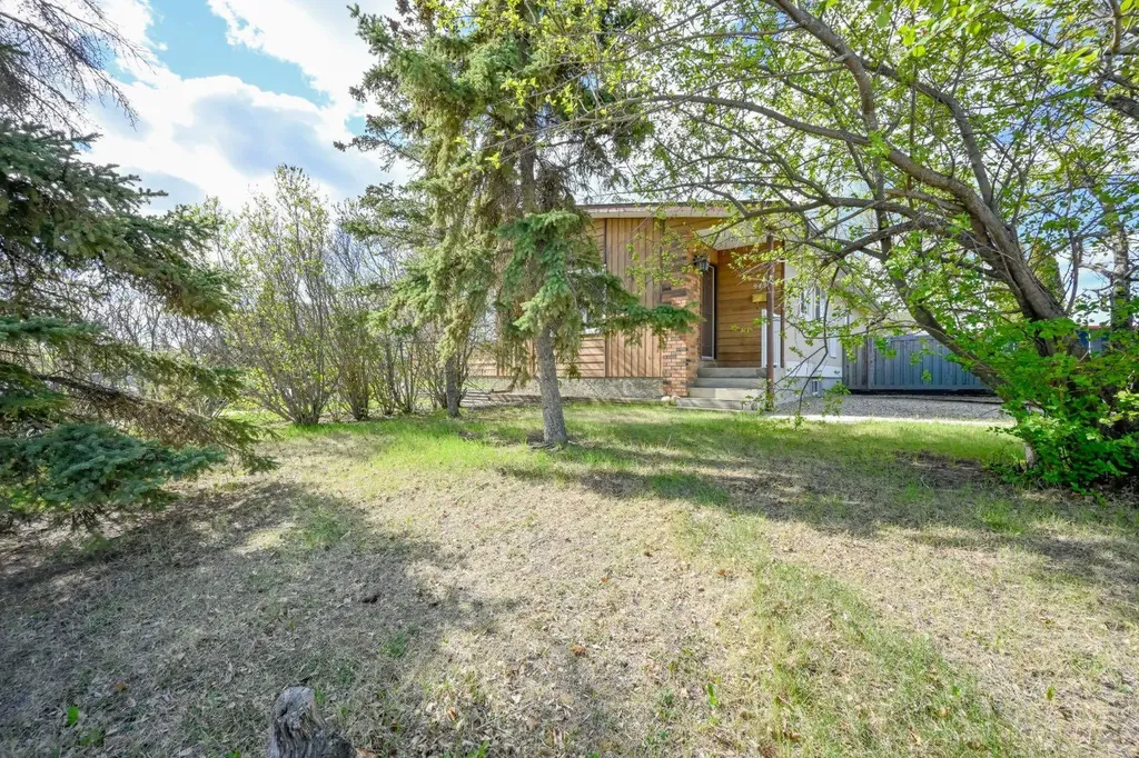 9433 121 Avenue Grande Prairie AB T8V 4R5