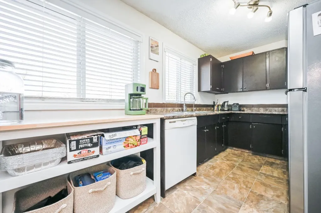 9433 121 Avenue Grande Prairie AB T8V 4R5