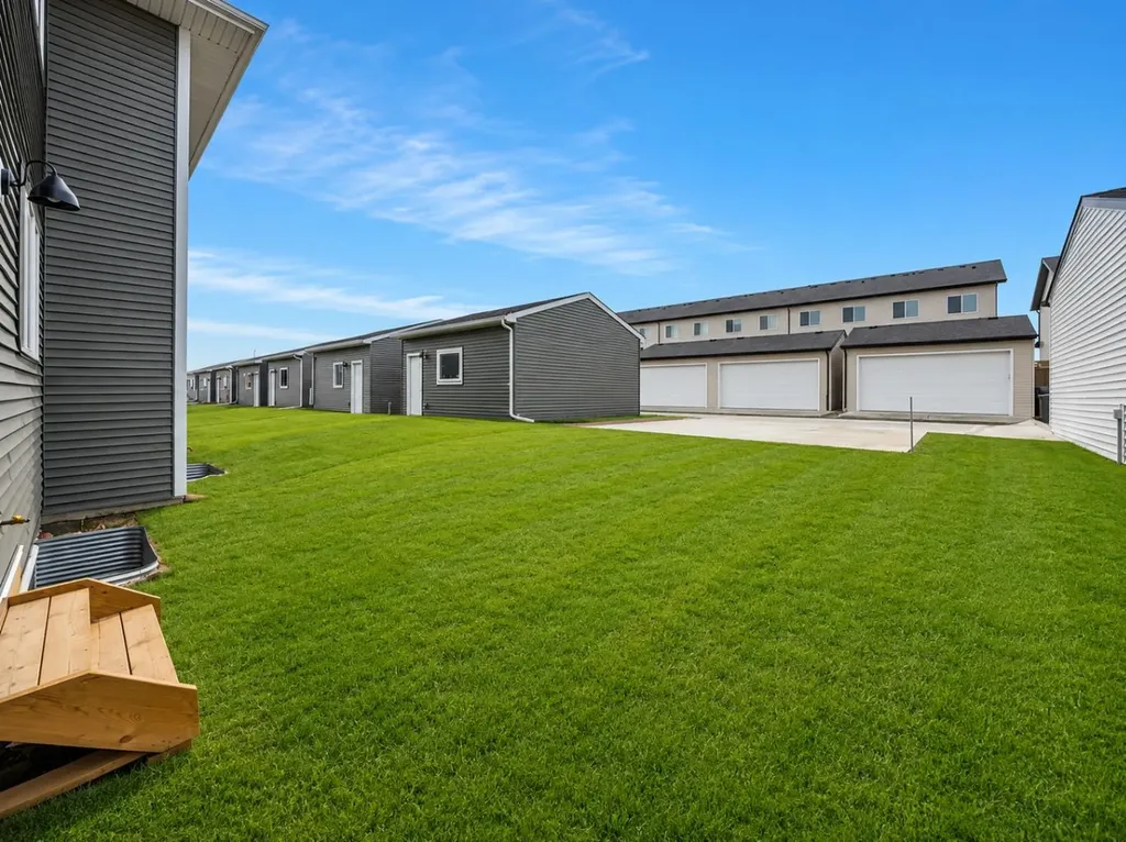 536 Chelsea Gardens Chestermere AB T1X 2V5