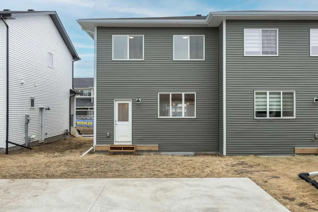 536 Chelsea Gardens Chestermere AB T1X 2V5