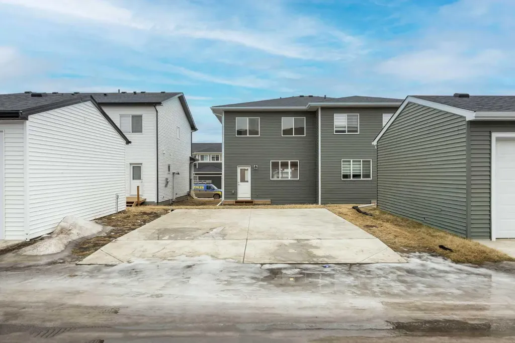 536 Chelsea Gardens Chestermere AB T1X 2V5