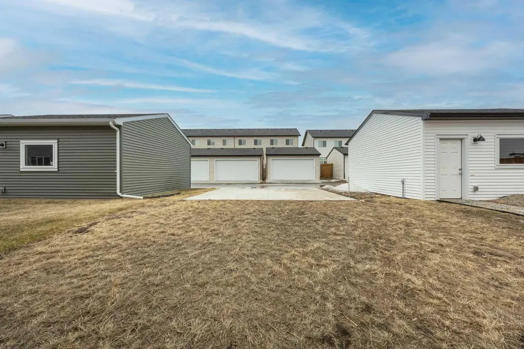 536 Chelsea Gardens Chestermere AB T1X 2V5