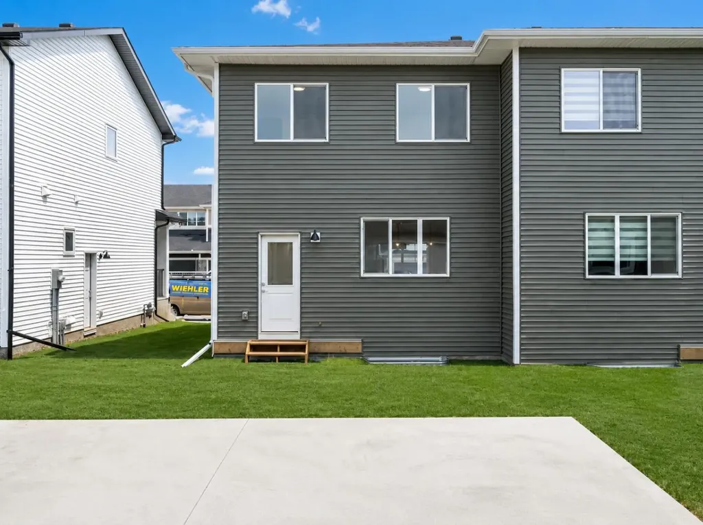 536 Chelsea Gardens Chestermere AB T1X 2V5