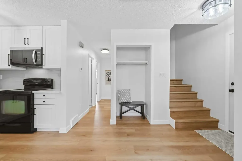 85 Cedarwood Hill SW Calgary AB T2W 3H4