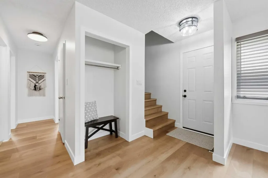85 Cedarwood Hill SW Calgary AB T2W 3H4