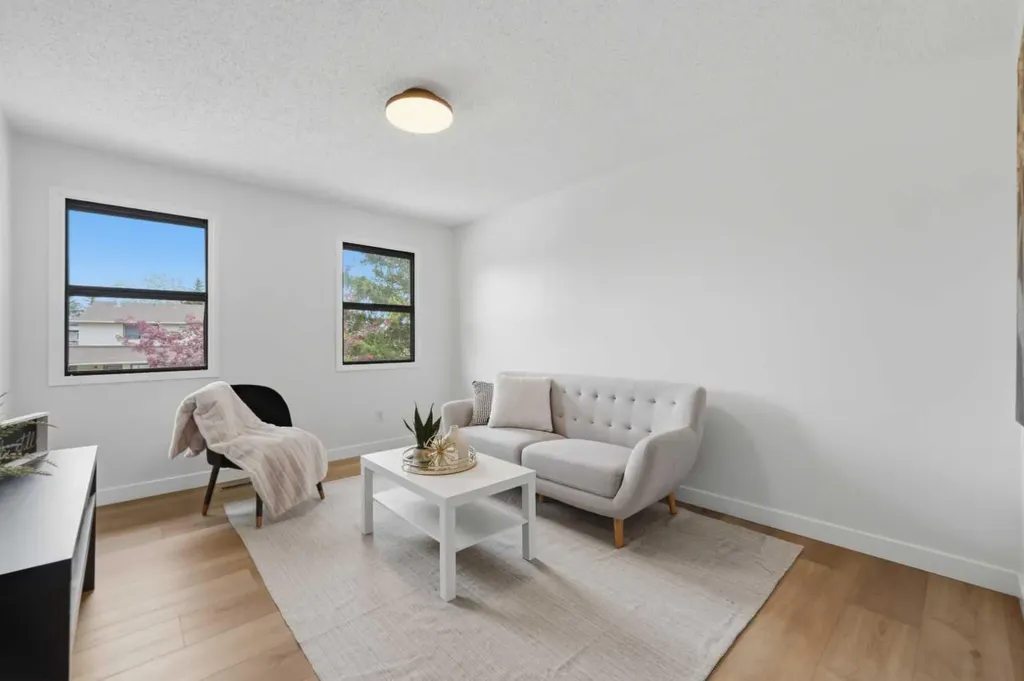 85 Cedarwood Hill SW Calgary AB T2W 3H4