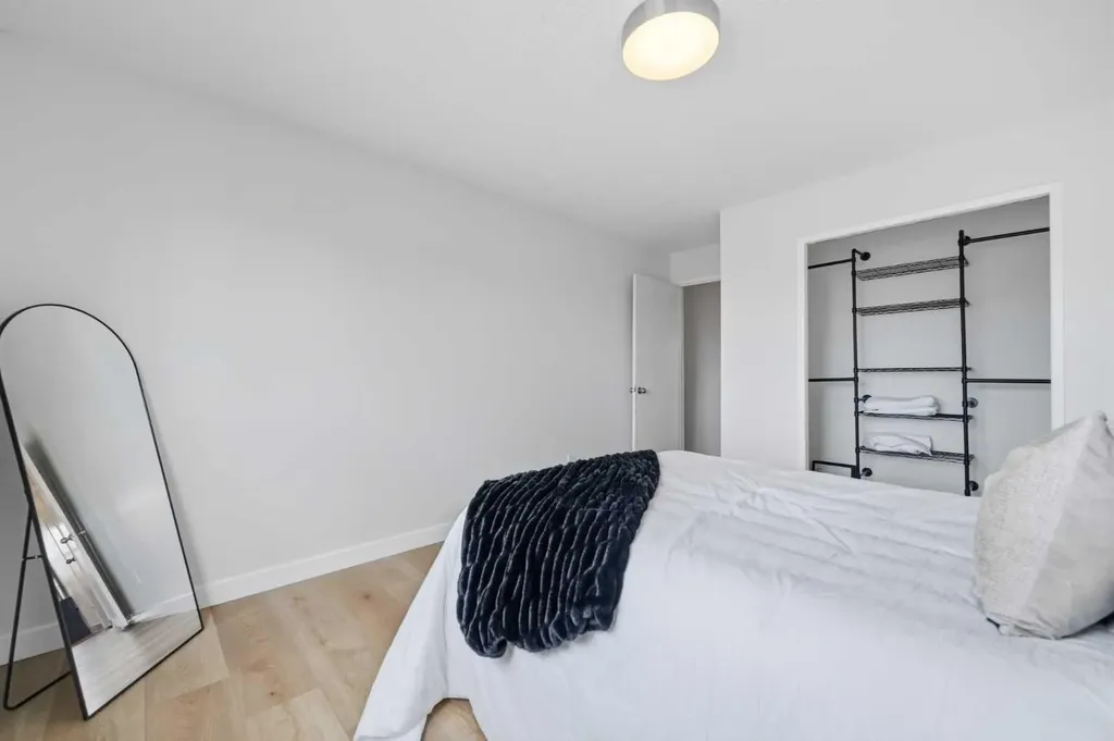 85 Cedarwood Hill SW Calgary AB T2W 3H4