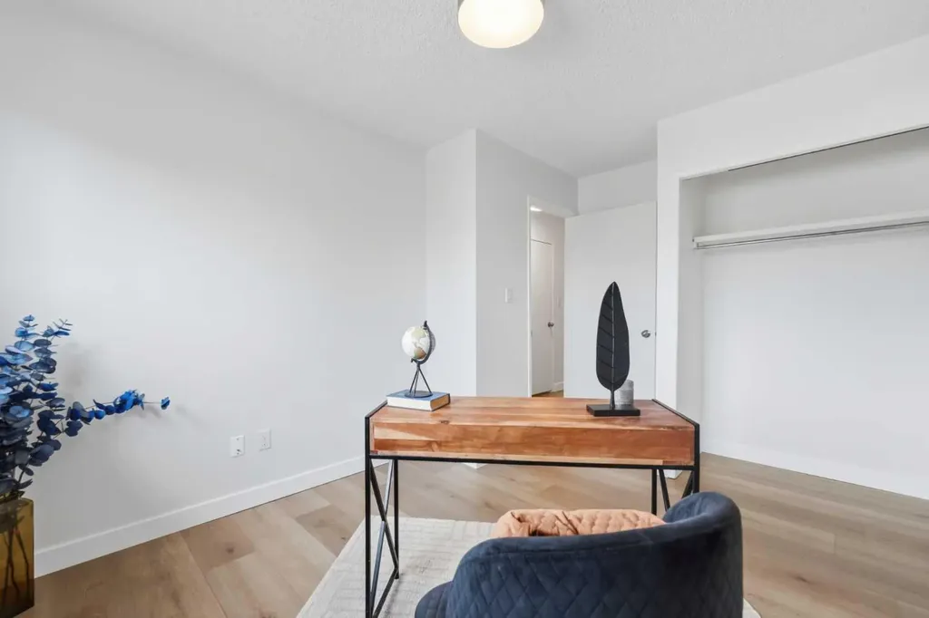 85 Cedarwood Hill SW Calgary AB T2W 3H4