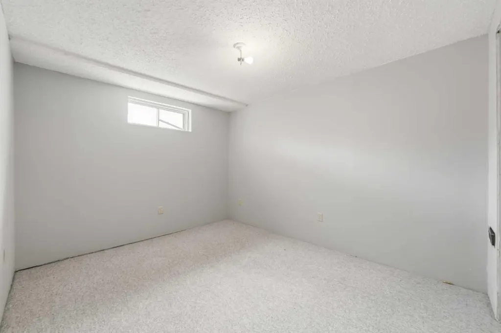 85 Cedarwood Hill SW Calgary AB T2W 3H4