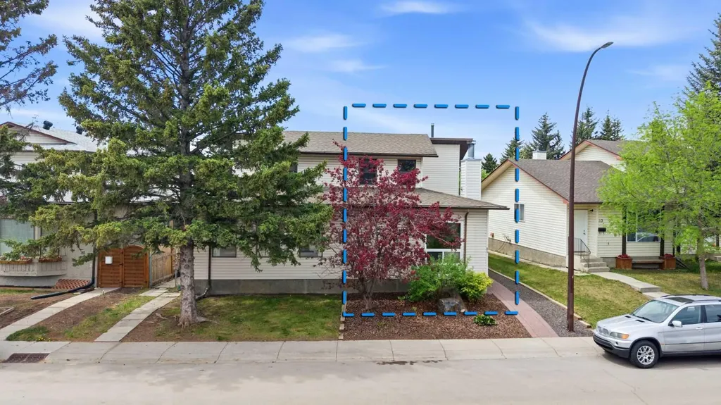 85 Cedarwood Hill SW Calgary AB T2W 3H4