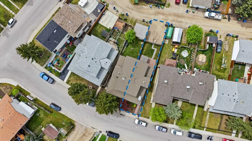 85 Cedarwood Hill SW Calgary AB T2W 3H4