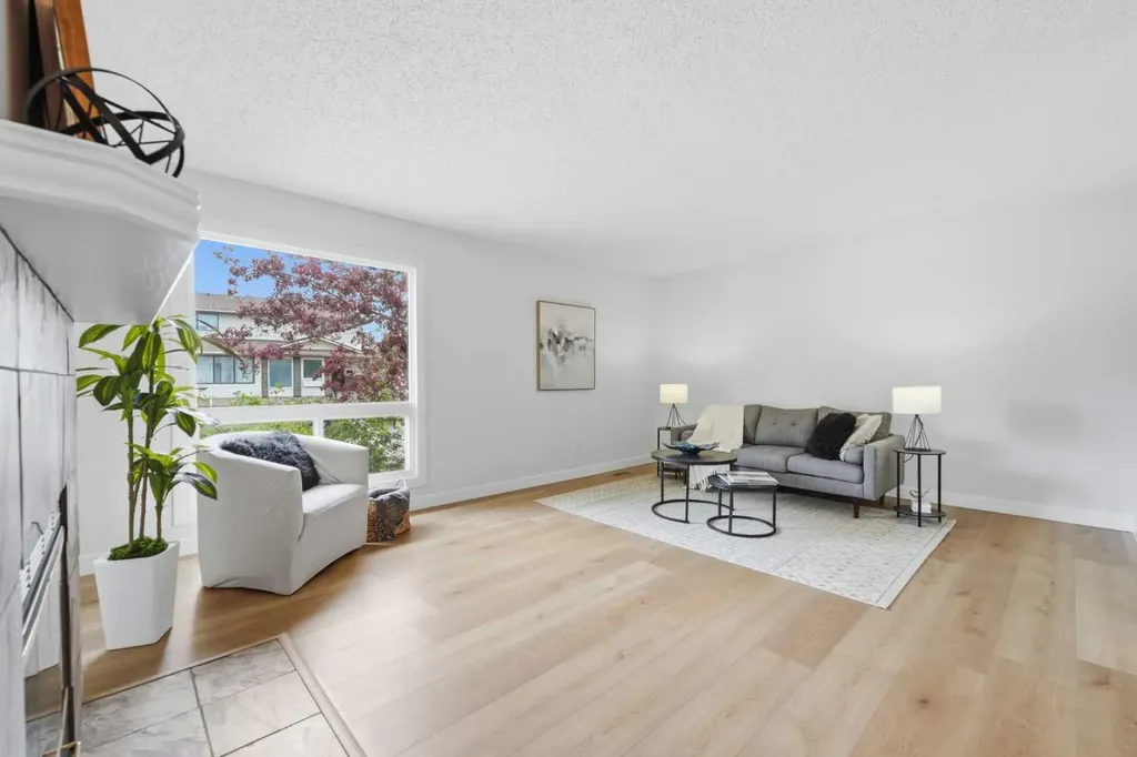 85 Cedarwood Hill SW Calgary AB T2W 3H4