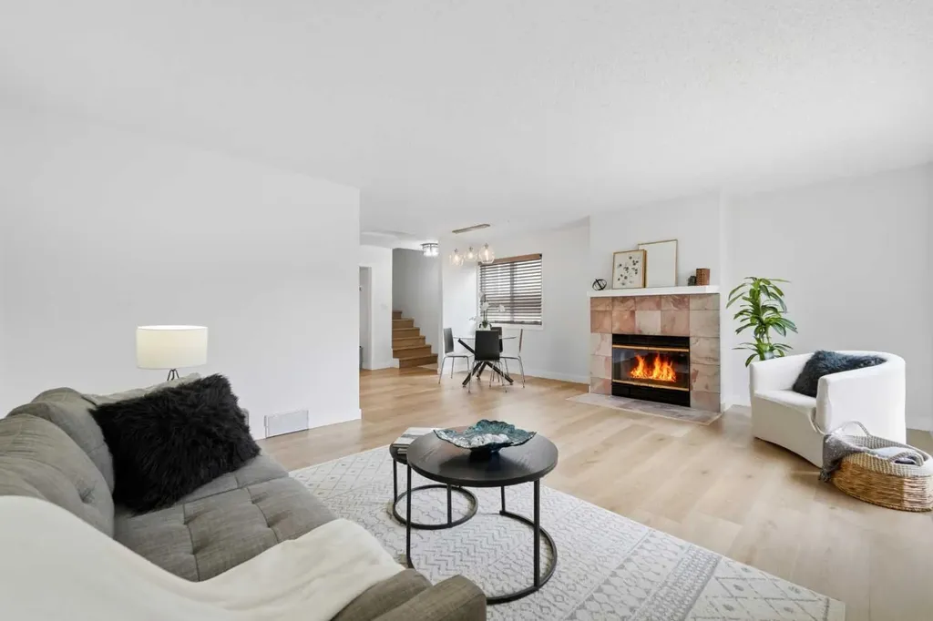 85 Cedarwood Hill SW Calgary AB T2W 3H4