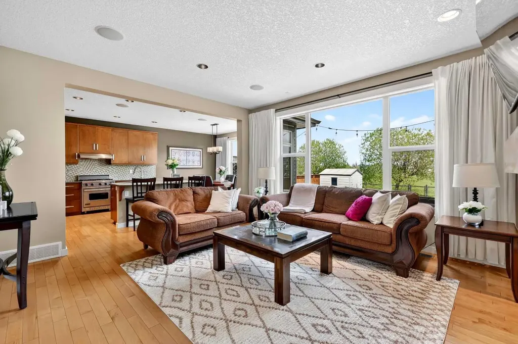 44 Elgin Meadows Link SE Calgary AB T2Z 0S3
