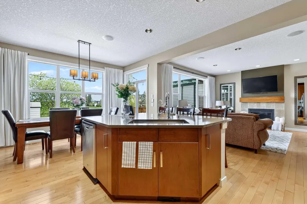 44 Elgin Meadows Link SE Calgary AB T2Z 0S3