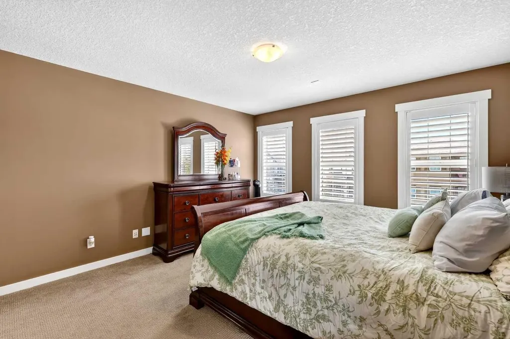 44 Elgin Meadows Link SE Calgary AB T2Z 0S3