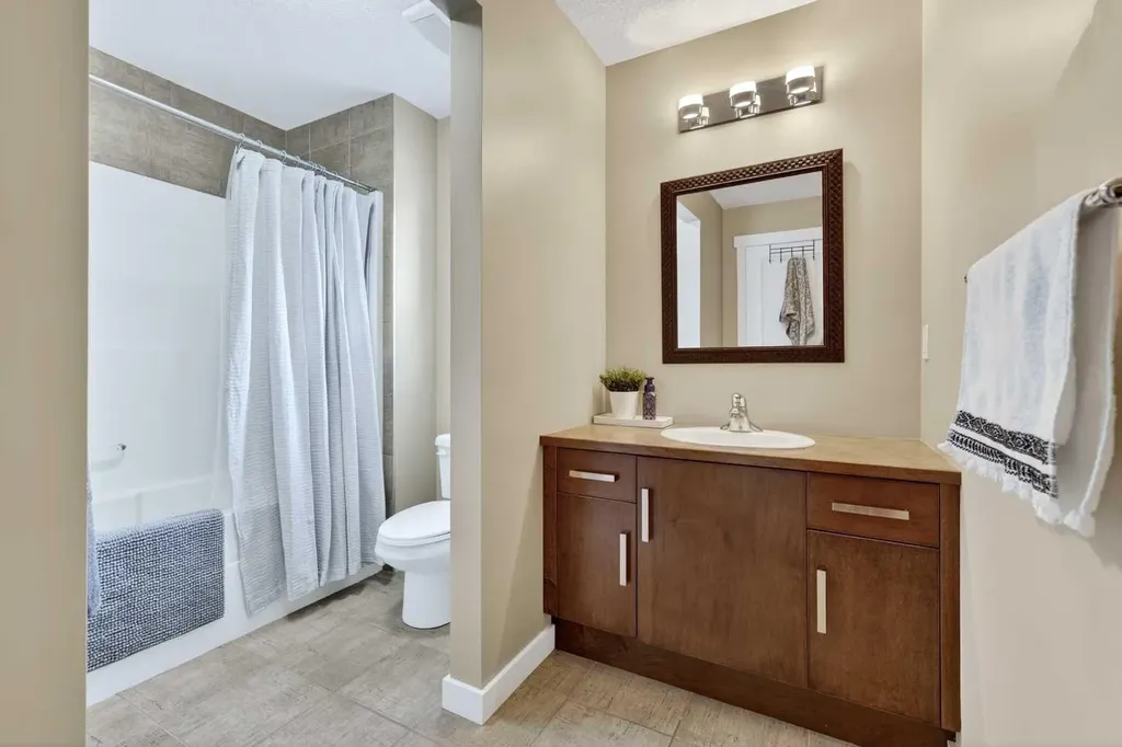 44 Elgin Meadows Link SE Calgary AB T2Z 0S3