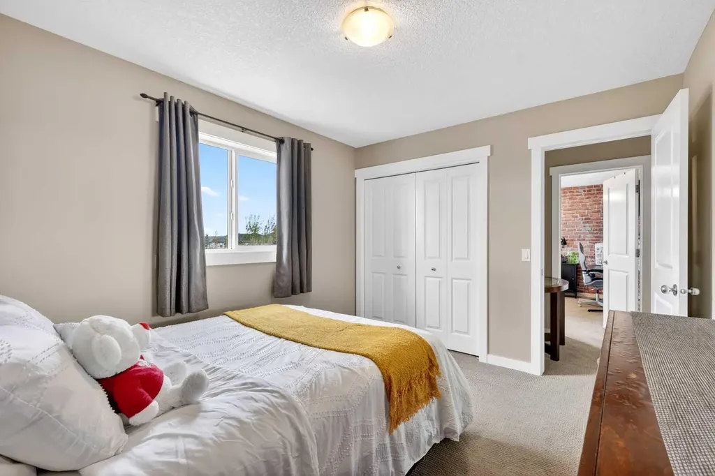 44 Elgin Meadows Link SE Calgary AB T2Z 0S3