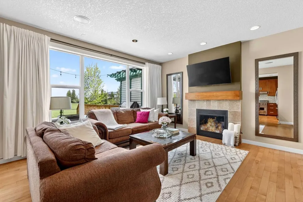 44 Elgin Meadows Link SE Calgary AB T2Z 0S3