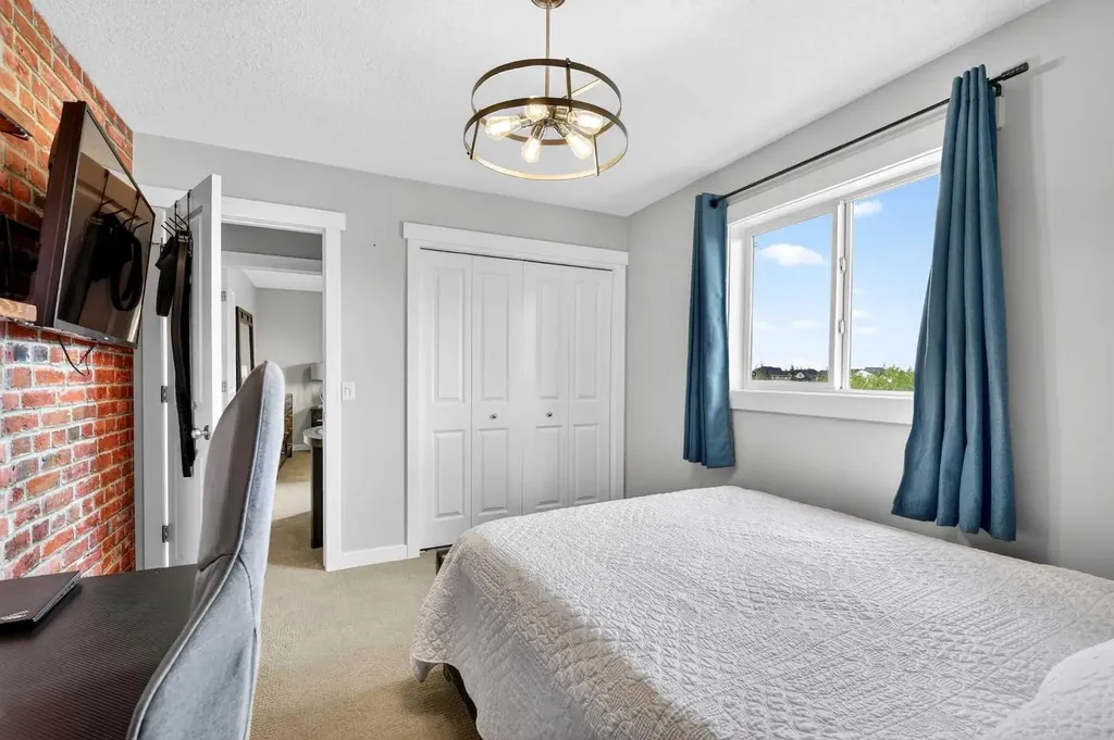44 Elgin Meadows Link SE Calgary AB T2Z 0S3