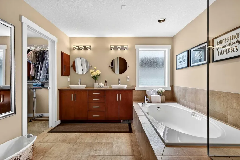 44 Elgin Meadows Link SE Calgary AB T2Z 0S3