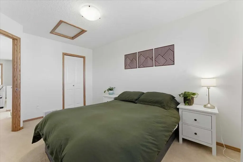 132 Covebrook Close NE Calgary AB T3K 6J5